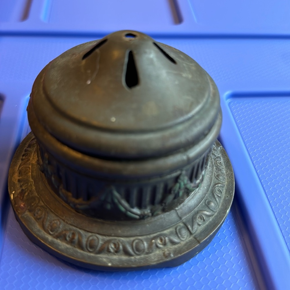 Benedict Adam Vend intense burner old antique used look at photos bronze
